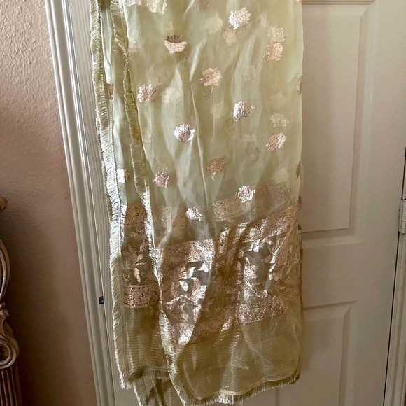 Sharara. Beautiful. Light lime green - Picture 4 of 7